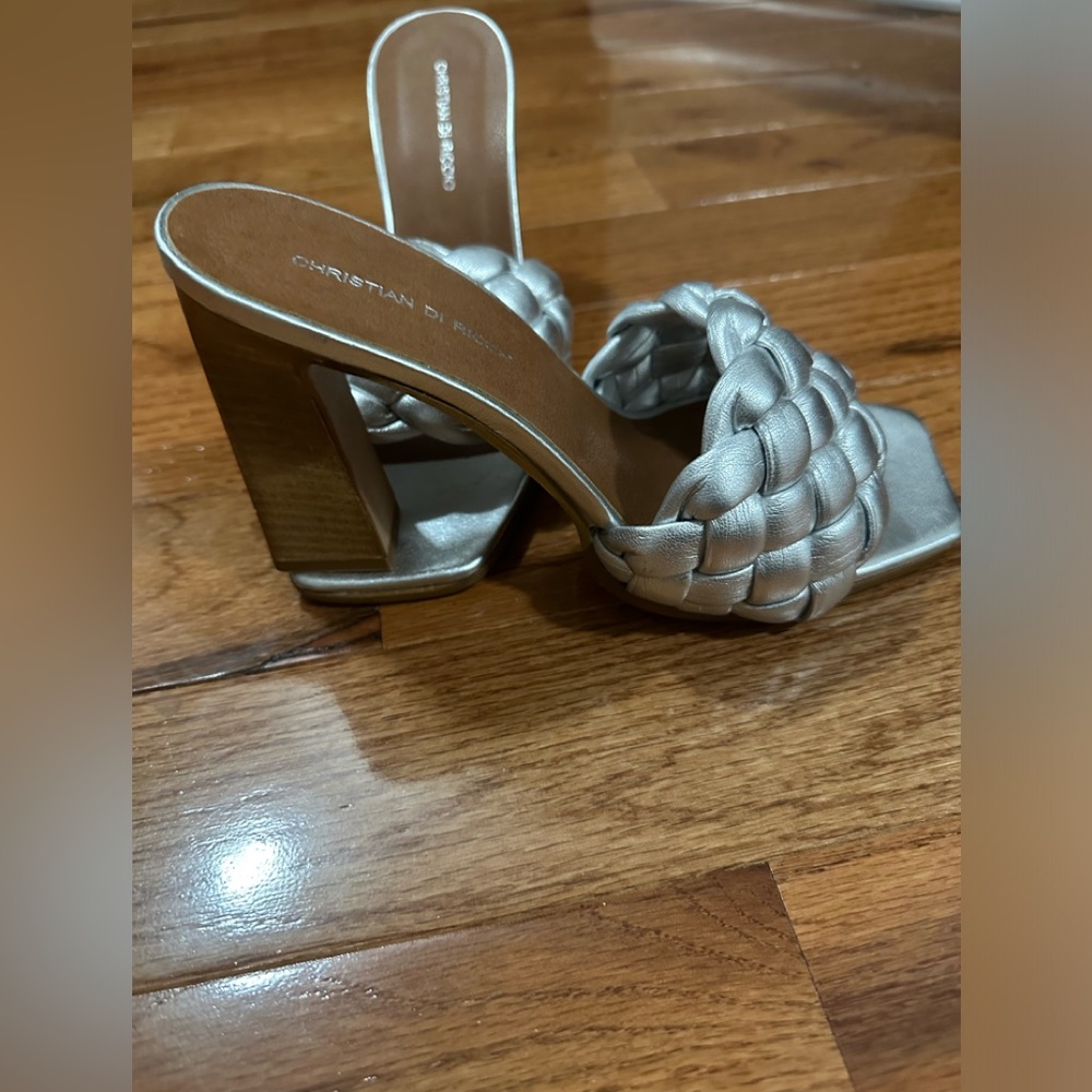 Beautiful new platinum colored  Christian Di Riccio heels